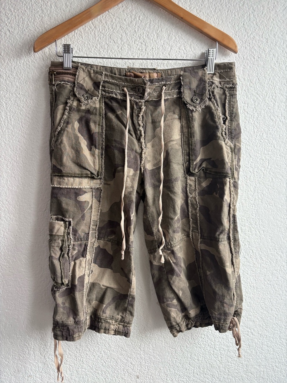 Y2K Candies Camo Capri Pants Size 7 Alt Baggy